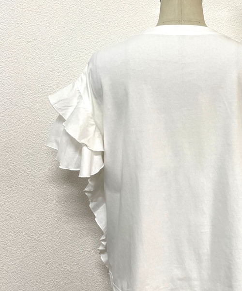 Belta attrice(ベルタアトリーチェ)の「メッセージロゴ フリルスリーブTシャツ(Tシャツ/カットソー・レディース・ブラック/ホワイト/サンドグレー・FREE)」の5枚目の写真