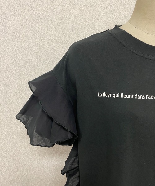Belta attrice(ベルタアトリーチェ)の「メッセージロゴ フリルスリーブTシャツ(Tシャツ/カットソー・レディース・ブラック/ホワイト/サンドグレー・FREE)」の6枚目の写真