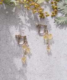 HARIO Lampwork Factory（ハリオランプワークファクトリー）の「【HARIO Lampwork Factory】イヤリングひとふさのミモザ イエロー（イヤリング）」