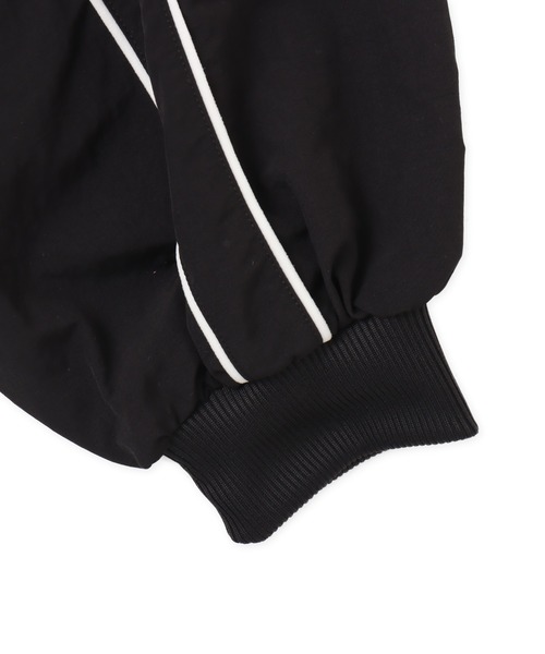 PUMA(プーマ)の「PUMA T7 BALLOON SLEEVE PIPING RELAXED WOVEN TRACK JACKET / プーマ T7 バルーン スリーブ パイピング リラックス トラック ジャケット(ナイロンジャケット・レディース・ブラウン/ブラック・S/M/L)」の5枚目の写真