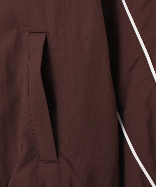 PUMA(プーマ)の「PUMA T7 BALLOON SLEEVE PIPING RELAXED WOVEN TRACK JACKET / プーマ T7 バルーン スリーブ パイピング リラックス トラック ジャケット(ナイロンジャケット・レディース・ブラウン/ブラック・S/M/L)」の9枚目の写真