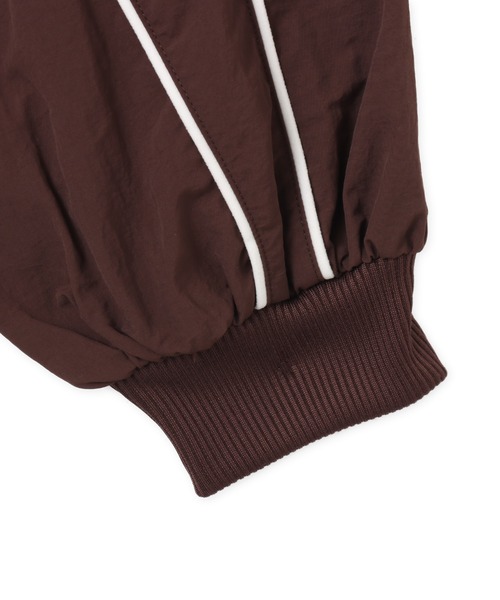 PUMA(プーマ)の「PUMA T7 BALLOON SLEEVE PIPING RELAXED WOVEN TRACK JACKET / プーマ T7 バルーン スリーブ パイピング リラックス トラック ジャケット(ナイロンジャケット・レディース・ブラウン/ブラック・S/M/L)」の10枚目の写真