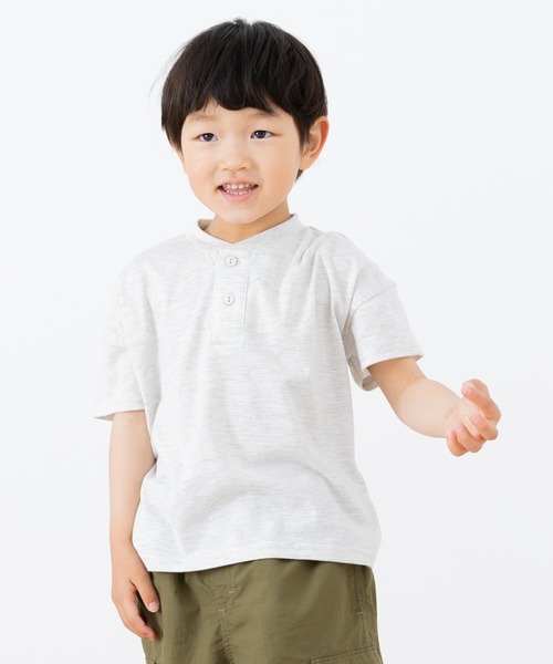 chil2(チルツー)の「ヘンリーネック 半袖Tシャツ(Tシャツ/カットソー・キッズ・ワインレッド/グレイッシュブルー/オートミール/ブラック・120cm/110cm/100cm/150cm/140cm/130cm)」の3枚目の写真