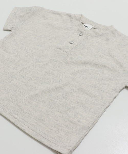 chil2(チルツー)の「ヘンリーネック 半袖Tシャツ(Tシャツ/カットソー・キッズ・ワインレッド/グレイッシュブルー/オートミール/ブラック・120cm/110cm/100cm/150cm/140cm/130cm)」の11枚目の写真