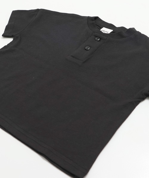 chil2(チルツー)の「ヘンリーネック 半袖Tシャツ(Tシャツ/カットソー・キッズ・ワインレッド/グレイッシュブルー/オートミール/ブラック・120cm/110cm/100cm/150cm/140cm/130cm)」の12枚目の写真