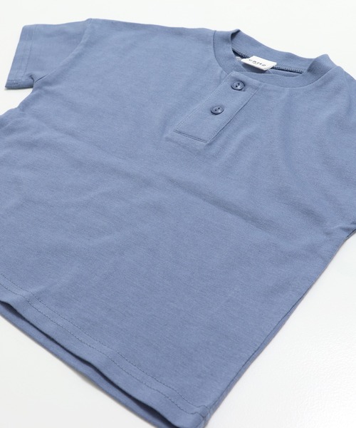 chil2(チルツー)の「ヘンリーネック 半袖Tシャツ(Tシャツ/カットソー・キッズ・ワインレッド/グレイッシュブルー/オートミール/ブラック・120cm/110cm/100cm/150cm/140cm/130cm)」の13枚目の写真