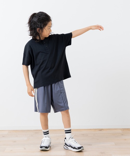 chil2(チルツー)の「ヘンリーネック 半袖Tシャツ(Tシャツ/カットソー・キッズ・ワインレッド/グレイッシュブルー/オートミール/ブラック・120cm/110cm/100cm/150cm/140cm/130cm)」の16枚目の写真