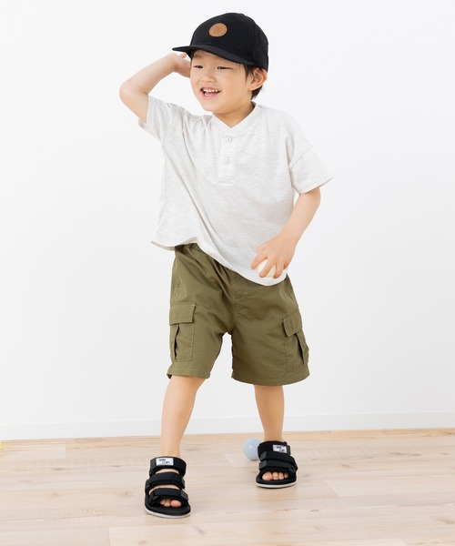 chil2(チルツー)の「ヘンリーネック 半袖Tシャツ(Tシャツ/カットソー・キッズ・ワインレッド/グレイッシュブルー/オートミール/ブラック・120cm/110cm/100cm/150cm/140cm/130cm)」の19枚目の写真