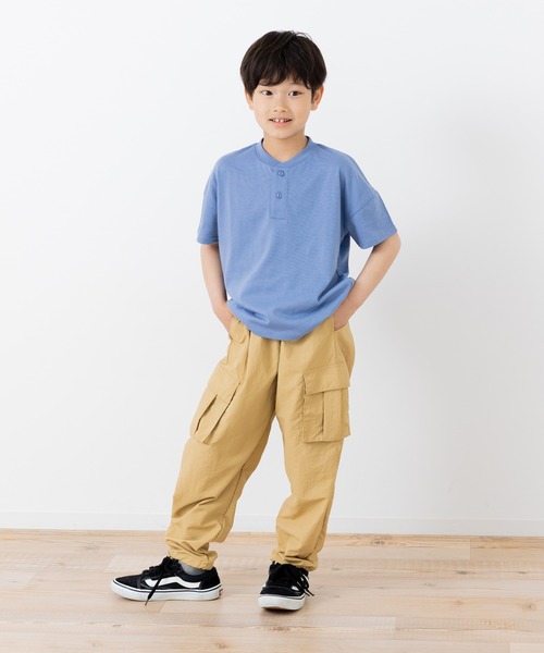 chil2(チルツー)の「ヘンリーネック 半袖Tシャツ(Tシャツ/カットソー・キッズ・ワインレッド/グレイッシュブルー/オートミール/ブラック・120cm/110cm/100cm/150cm/140cm/130cm)」の21枚目の写真