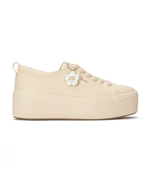 Keds（ケッズ）の「Keds ケッズ スカイラー レザー デイジー チャーム ベージュ（スニーカー・レディース・ベージュ・23.0cm/24.0cm/24.5cm/25.0cm/23.5cm/22.5cm）」の2枚目の写真