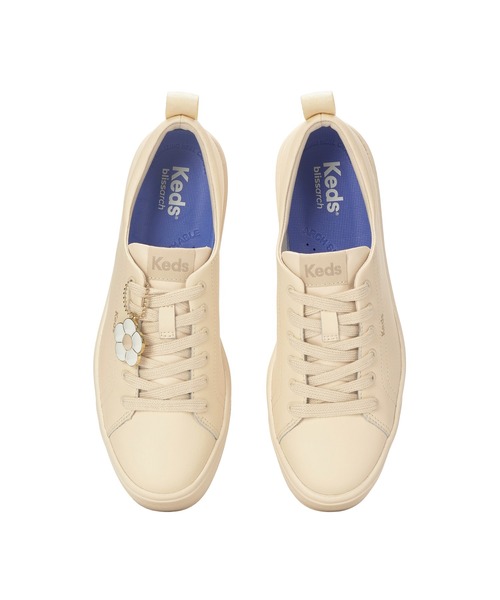 Keds（ケッズ）の「Keds ケッズ スカイラー レザー デイジー チャーム ベージュ（スニーカー・レディース・ベージュ・23.0cm/24.0cm/24.5cm/25.0cm/23.5cm/22.5cm）」の3枚目の写真