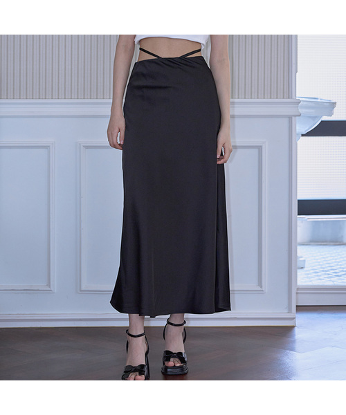 Side Strap Satin Long Skirt [Black]