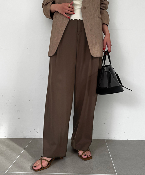 SLOBE IENA（スローブイエナ）の「《3サイズ展開/》ワンタックバレルスラックス（スラックス・レディース・カーキ/ブラウン/ホワイト・38/36/34）」の2枚目の写真