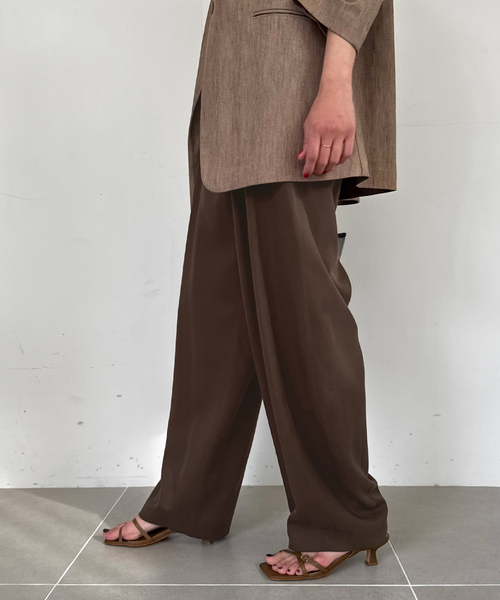 SLOBE IENA（スローブイエナ）の「《3サイズ展開/》ワンタックバレルスラックス（スラックス・レディース・カーキ/ブラウン/ホワイト・38/36/34）」の19枚目の写真