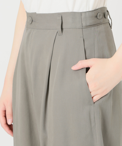 SLOBE IENA（スローブイエナ）の「《3サイズ展開/》ワンタックバレルスラックス（スラックス・レディース・カーキ/ブラウン/ホワイト・38/36/34）」の10枚目の写真