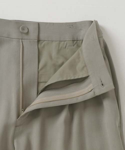 SLOBE IENA（スローブイエナ）の「《3サイズ展開/》ワンタックバレルスラックス（スラックス・レディース・カーキ/ブラウン/ホワイト・38/36/34）」の6枚目の写真