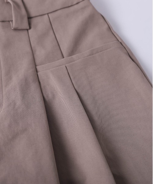 Lajour(ラジュール)の「フロントポケット タックワイドパンツ(その他パンツ・レディース・ブラウン/ブラック/アイボリー・L/M)」の7枚目の写真