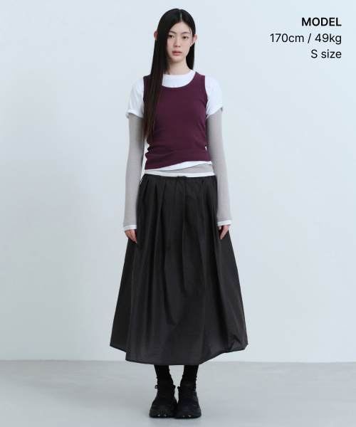 MUSINSA STANDARD WOMAN（ムシンサスタンダードウーマン）の「ウィメンズシアナイロンプリーツロングスカート[ブラック]（スカート・レディース・その他・X-SMALL/SMALL/MEDIUM/LARGE）」の2枚目の写真