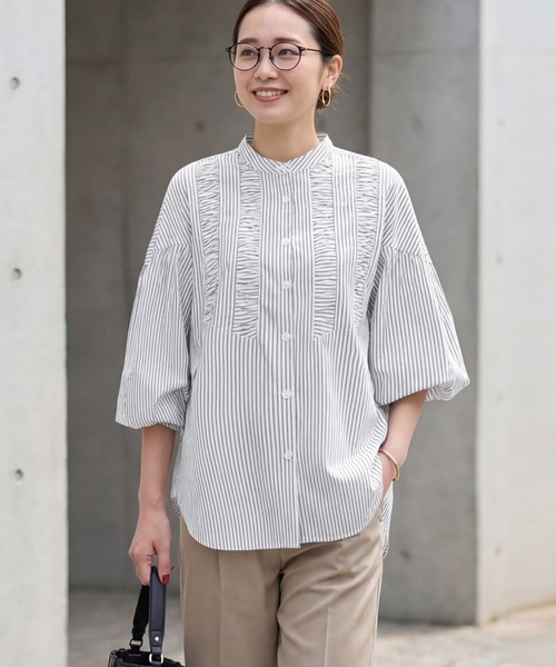 STYLE DELI（スタイルデリ）の「ストライプ柄ヨーク装飾バンドカラーシャツ（シャツ/ブラウス・レディース・ネイビー/ホワイト・FREE）」の2枚目の写真