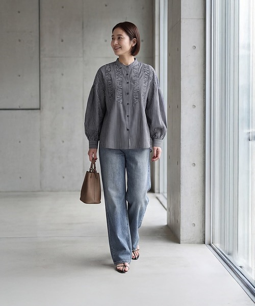 STYLE DELI（スタイルデリ）の「ストライプ柄ヨーク装飾バンドカラーシャツ（シャツ/ブラウス・レディース・ネイビー/ホワイト・FREE）」の8枚目の写真