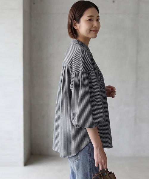 STYLE DELI（スタイルデリ）の「ストライプ柄ヨーク装飾バンドカラーシャツ（シャツ/ブラウス・レディース・ネイビー/ホワイト・FREE）」の10枚目の写真