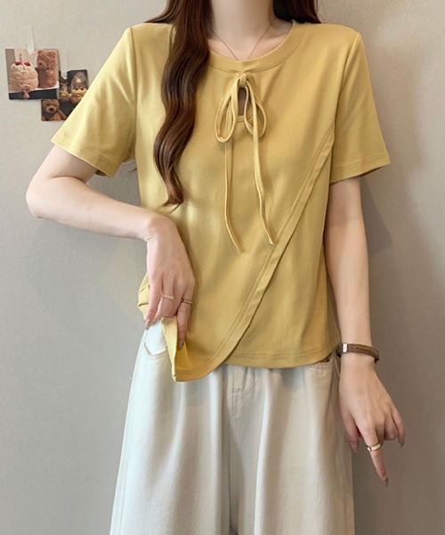 2ly2(トゥーリートゥー)の「リボンネック アシンメトリートップス(Tシャツ/カットソー・レディース・イエロー/ブルー/ブラック/ベージュ・FREE)」の1枚目の写真