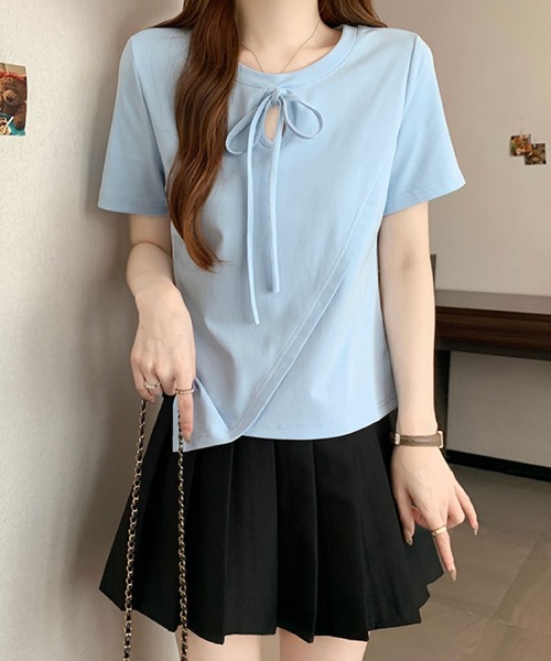 2ly2(トゥーリートゥー)の「リボンネック アシンメトリートップス(Tシャツ/カットソー・レディース・イエロー/ブルー/ブラック/ベージュ・FREE)」の18枚目の写真