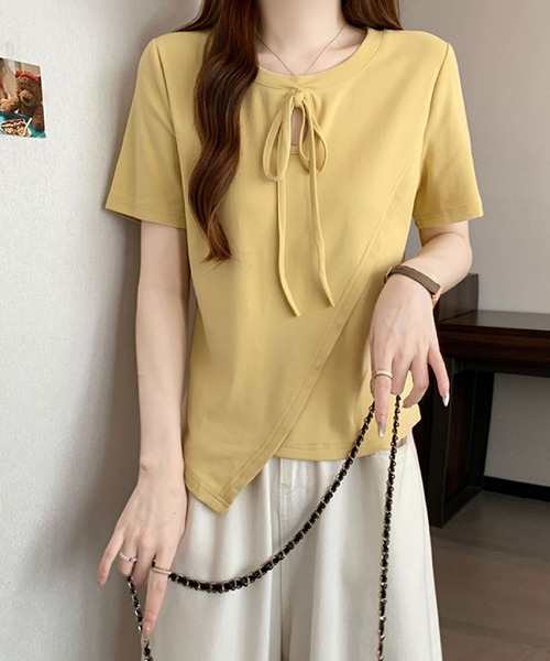 2ly2(トゥーリートゥー)の「リボンネック アシンメトリートップス(Tシャツ/カットソー・レディース・イエロー/ブルー/ブラック/ベージュ・FREE)」の7枚目の写真