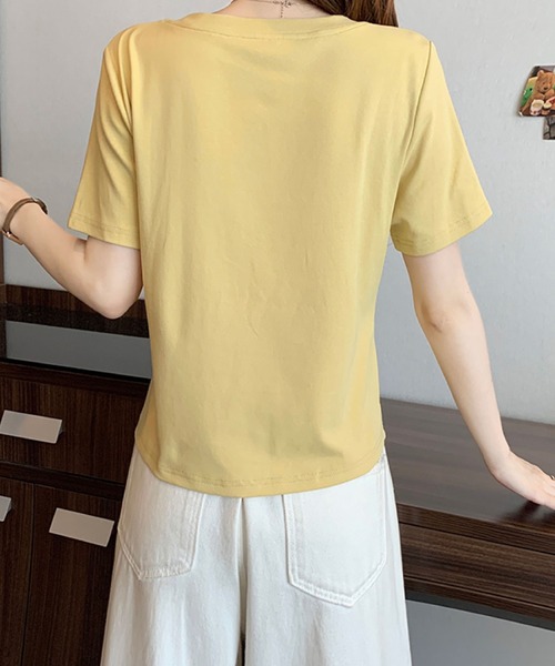 2ly2(トゥーリートゥー)の「リボンネック アシンメトリートップス(Tシャツ/カットソー・レディース・イエロー/ブルー/ブラック/ベージュ・FREE)」の5枚目の写真