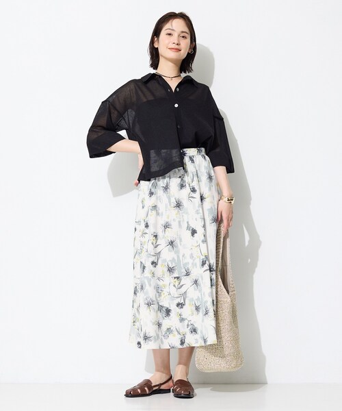INDIVI(インディヴィ)の「【洗える/SETUP可能】アートフラワープリントスカート(スカート・レディース・ブラック系/ブルー系・36/38/40/05/13/15 )」の5枚目の写真