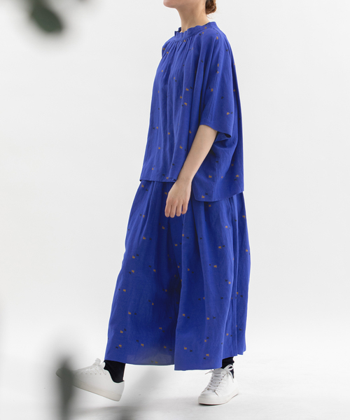 nop de nod(ノップドゥノッド)の「リネンレーヨンスワンプリントタックキュロットスカート(その他パンツ・レディース・スモークピンク/ネイビー/ダークブルー・3)」の12枚目の写真