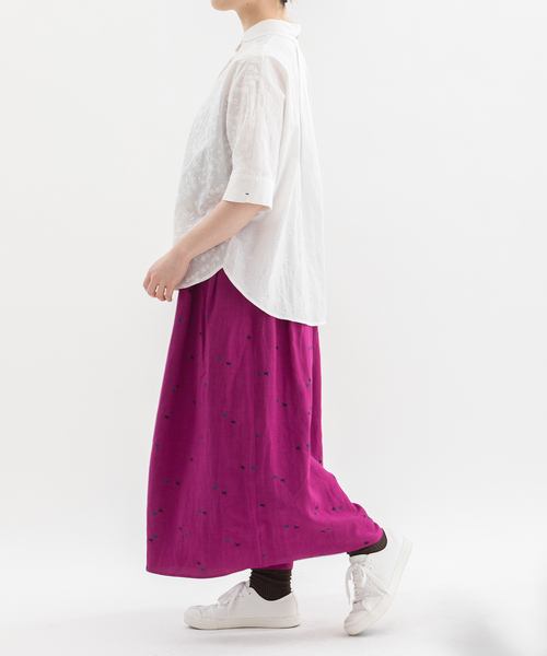 nop de nod(ノップドゥノッド)の「リネンレーヨンスワンプリントタックキュロットスカート(その他パンツ・レディース・スモークピンク/ネイビー/ダークブルー・3)」の18枚目の写真