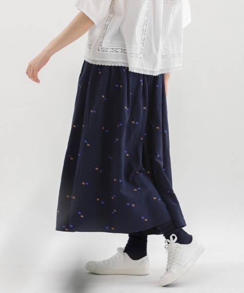 nop de nod(ノップドゥノッド)の「リネンレーヨンスワンプリントタックキュロットスカート(その他パンツ・レディース・スモークピンク/ネイビー/ダークブルー・3)」の1枚目の写真