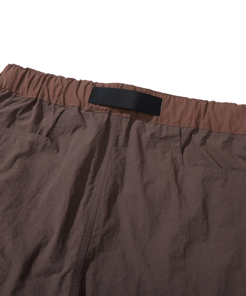 KALAPATTHAR（カラパタール）の「NYLON BELTED BACK OUT POCKET CARGO POCKET SHORTS - BROWN（その他パンツ・メンズ・その他・MEDIUM/LARGE）」の8枚目の写真