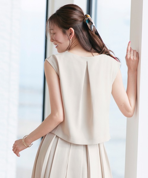 RUIRUE BOUTIQUE(ルイルエブティック)の「洗える ストレッチ | アシンメトリー ジレ & ボックス プリーツスカート セットアップ | 夏ワンピース・夏セットアップ・スカートセットアップ・ロングスカート(セットアップ・レディース・グレー/ライトベージュ/ネイビー・S/M/L)」の6枚目の写真