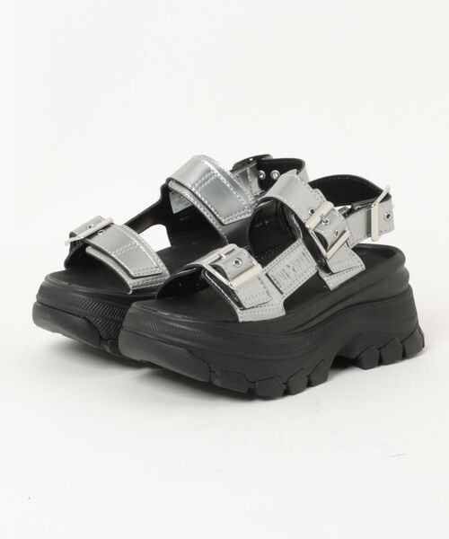 CONVERSE(コンバース)の「《CONVERSE》ALL STAR TREKWAVE SANDAL オールスター トレックウエーブ サンダル(サンダル・レディース・シルバー/ブラック×ブラック・22.0cm/23.0cm/24.0cm/25.0cm)」の1枚目の写真