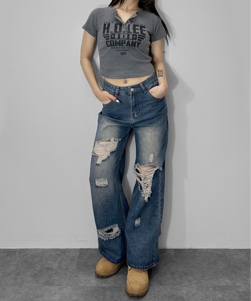 MATU:TA(マトゥータ)の「【万能トップス】ヘンリーネックロゴプリントTシャツ / 半袖 ショート丈 クロップド丈 プリント 4カラー 海外ガール ストリート ホワイト チャコールグレー ライトグレー ブラウン(Tシャツ/カットソー・レディース・ライトブラウン/チャコールグレー/ホワイト/ライトグレー・FREE)」の18枚目の写真