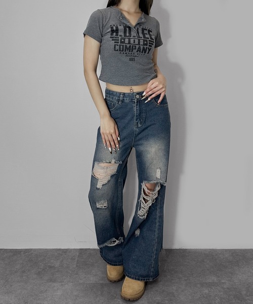 MATU:TA(マトゥータ)の「【万能トップス】ヘンリーネックロゴプリントTシャツ / 半袖 ショート丈 クロップド丈 プリント 4カラー 海外ガール ストリート ホワイト チャコールグレー ライトグレー ブラウン(Tシャツ/カットソー・レディース・ライトブラウン/チャコールグレー/ホワイト/ライトグレー・FREE)」の19枚目の写真