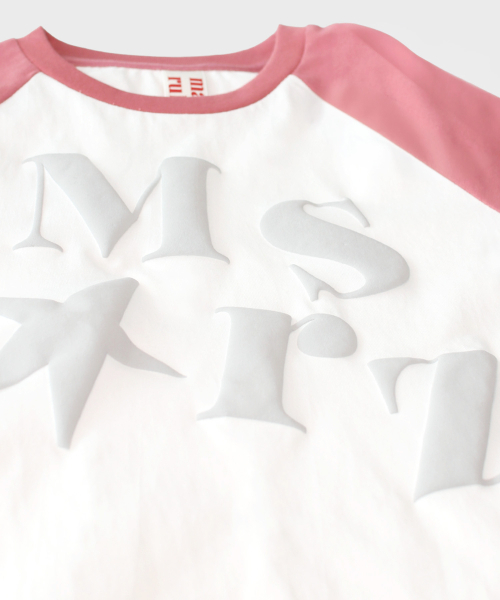 MASMARULEZ APPAREL(マスマルールズ アパレル)の「Typo Raglan Long Sleeve_Indie Pink(Tシャツ/カットソー・レディース・ピンク・ONE SIZE)」の6枚目の写真