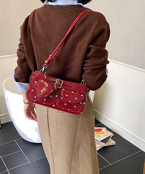 LA VORAGINE(ラ ヴォラジネ)の「ハートミニポーチ付き ドット水玉柄 アウトポケット2wayショルダーバッグ(ショルダーバッグ・レディース・ブラック/ホワイト/ブラウン/レッド・FREE)」の4枚目の写真