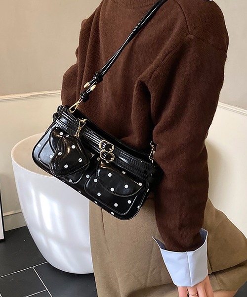 LA VORAGINE(ラ ヴォラジネ)の「ハートミニポーチ付き ドット水玉柄 アウトポケット2wayショルダーバッグ(ショルダーバッグ・レディース・ブラック/ホワイト/ブラウン/レッド・FREE)」の1枚目の写真