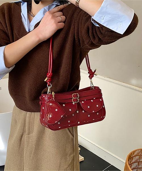 LA VORAGINE(ラ ヴォラジネ)の「ハートミニポーチ付き ドット水玉柄 アウトポケット2wayショルダーバッグ(ショルダーバッグ・レディース・ブラック/ホワイト/ブラウン/レッド・FREE)」の11枚目の写真