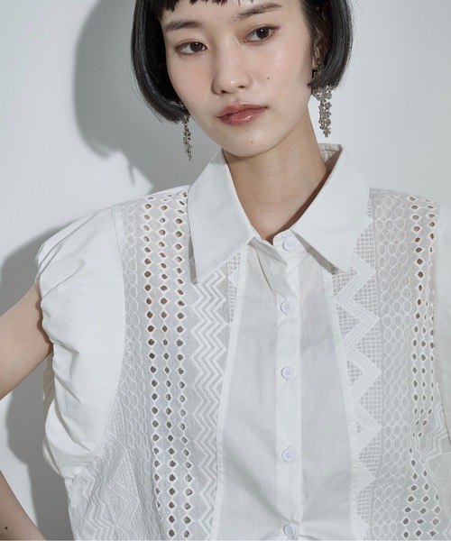 THE YOn(ザヨン)の「レース刺繍ドロストヘムノースリシャツ(シャツ/ブラウス・レディース・ブラック/オフホワイト・FREE)」の21枚目の写真