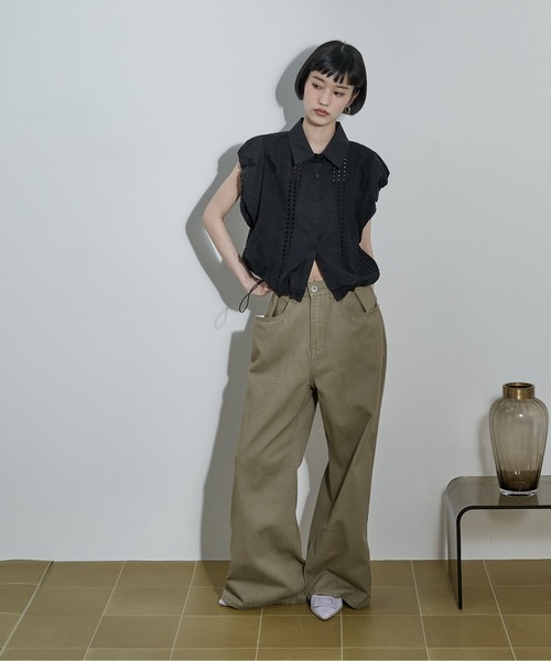 THE YOn(ザヨン)の「レース刺繍ドロストヘムノースリシャツ(シャツ/ブラウス・レディース・ブラック/オフホワイト・FREE)」の11枚目の写真