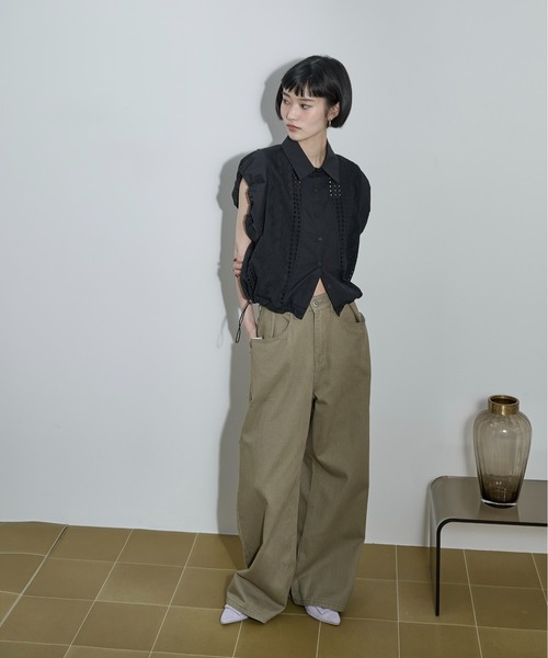 THE YOn(ザヨン)の「レース刺繍ドロストヘムノースリシャツ(シャツ/ブラウス・レディース・ブラック/オフホワイト・FREE)」の13枚目の写真