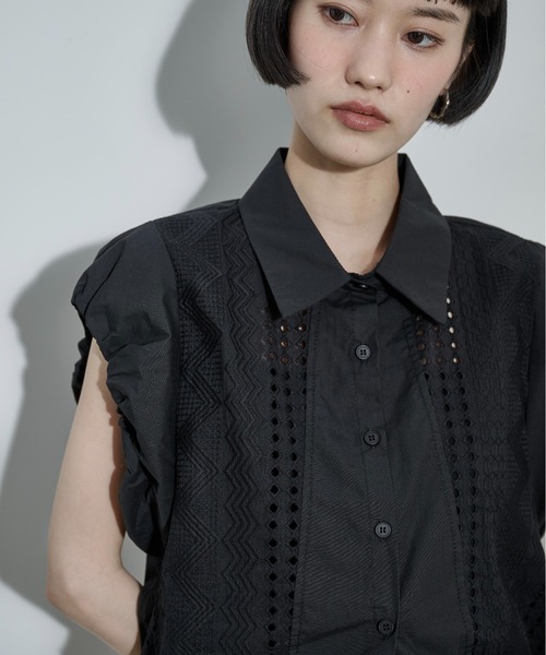THE YOn(ザヨン)の「レース刺繍ドロストヘムノースリシャツ(シャツ/ブラウス・レディース・ブラック/オフホワイト・FREE)」の9枚目の写真