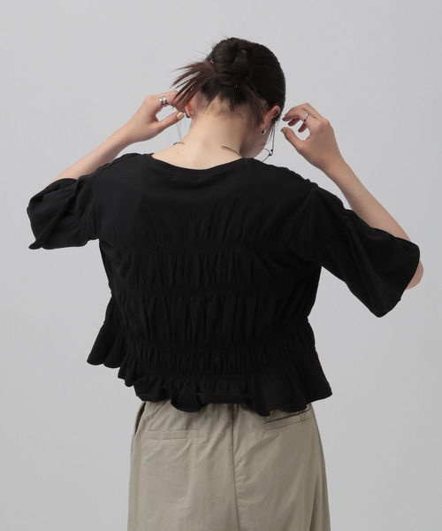 LEPSIM(レプシィム)の「シャーリングショートT 680401(Tシャツ/カットソー・レディース・レッド/オフホワイト/ブラック・FREE)」の15枚目の写真