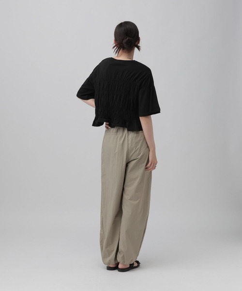 LEPSIM(レプシィム)の「シャーリングショートT 680401(Tシャツ/カットソー・レディース・レッド/オフホワイト/ブラック・FREE)」の20枚目の写真