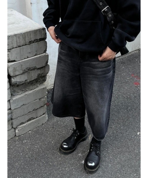 LAMPOON(ランプーン)の「ブラックデニムハーフパンツ(デニムパンツ・レディース・ブラック・MEDIUM/LARGE/SMALL)」の3枚目の写真