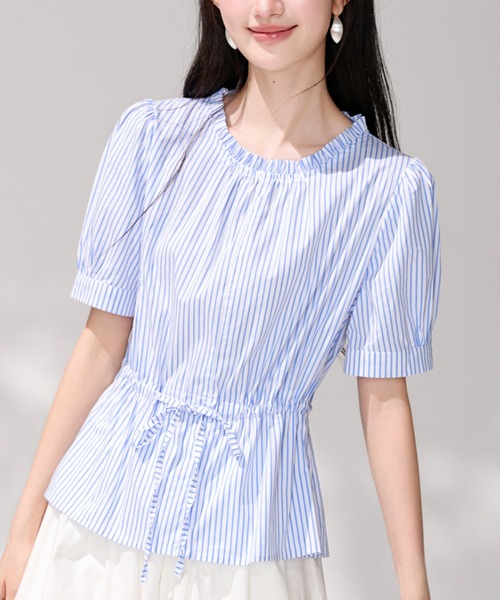 AMAJI(アマジ)の「ストライプ柄 パフスリーブ リボン付き ブラウス(シャツ/ブラウス・レディース・ライトブルー・X-LARGE/LARGE/MEDIUM/SMALL)」の3枚目の写真